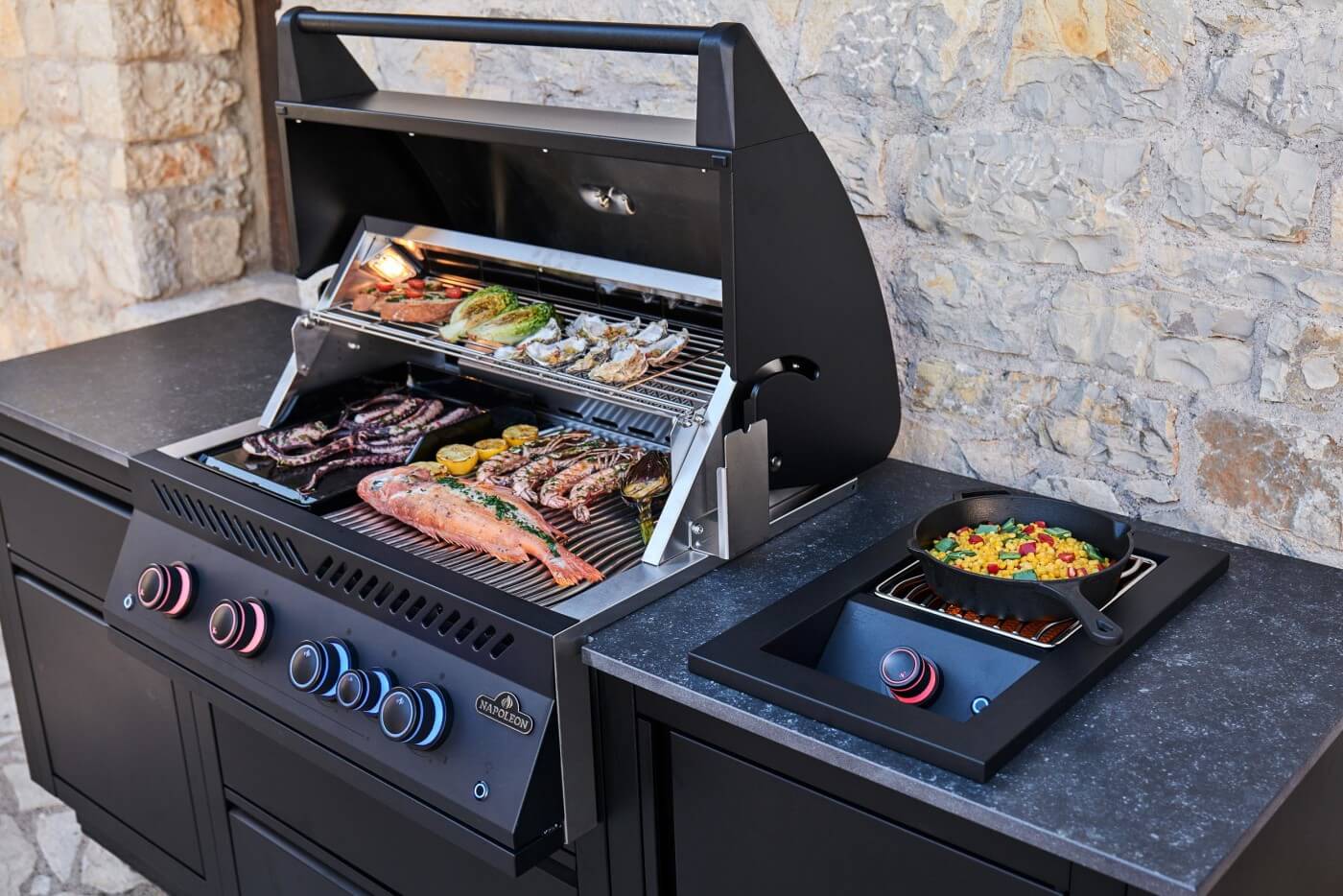 Napoleon OASIS® 301 Outdoor Kitchen, Built-in 700 Series 32